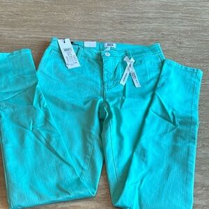Vero Moda Jeans. Teal Denim. Wonder Jegging. Size 28.  
New with tags.